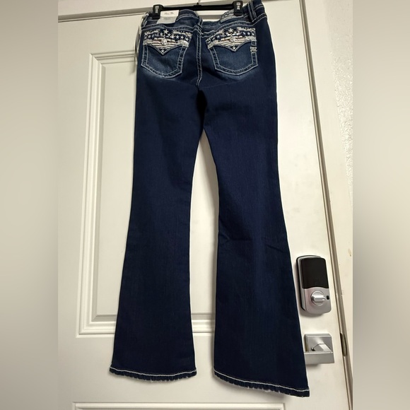 NEW!! NWT Miss Me Mid-Rise Bootcut Jeans 31x34 - Angel Wing Pockets - Picture 6 of 16